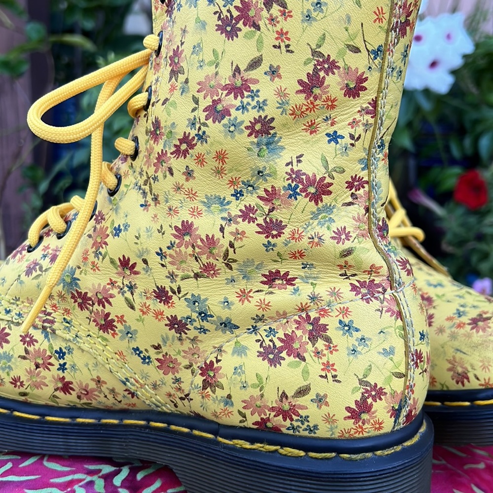 ☀️ 🌺 Dr. Martens 1460 Sunshine Yellow Daisy Floral Boots 🌺☀️ - Picture 14 of 17